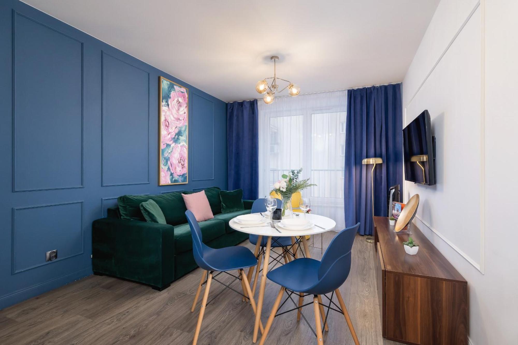 Blue And Green Apartment With Bright Pink Bedroom In Krakow By Noclegi Renters Exterior foto